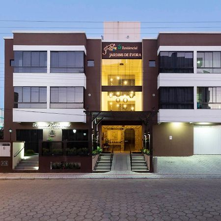Apartamento Econômico Para 4 Pessoas em Bombinhas Exterior foto