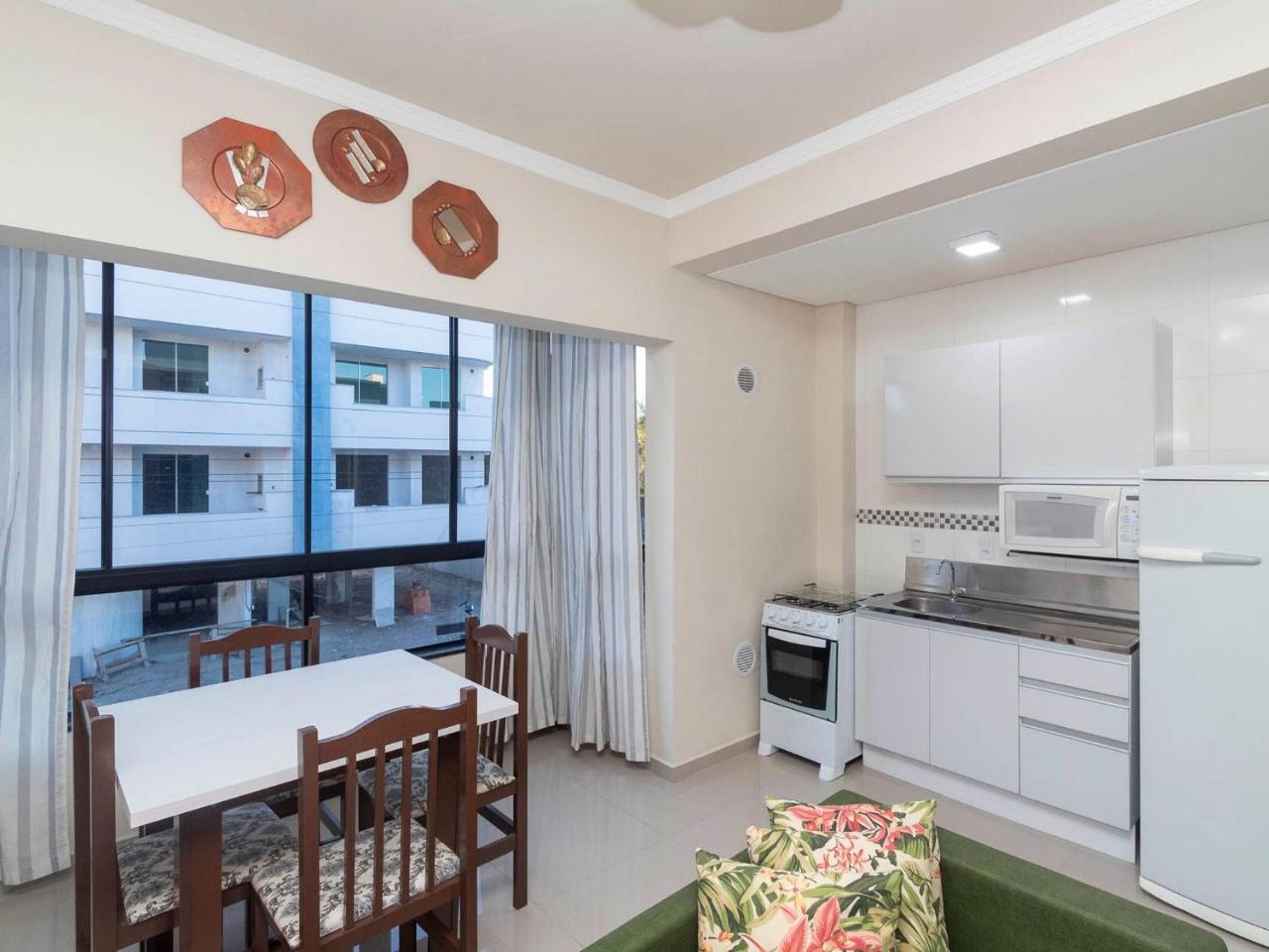 Apartamento Econômico Para 4 Pessoas em Bombinhas Exterior foto